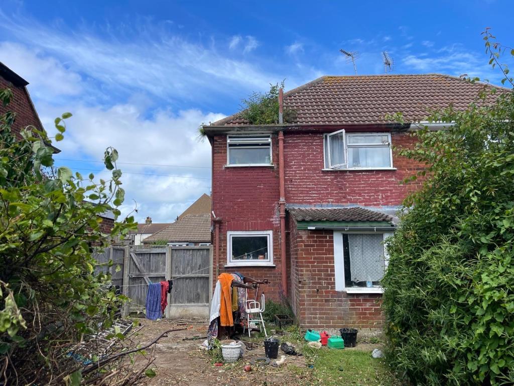Lot: 42 - SEMI-DETACHED HOUSE FOR IMPROVEMENT - Rear of property